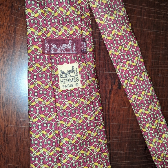 HERMES Silk Tie Red w/ Yellow Equestrian Print - Picture 4 of 6